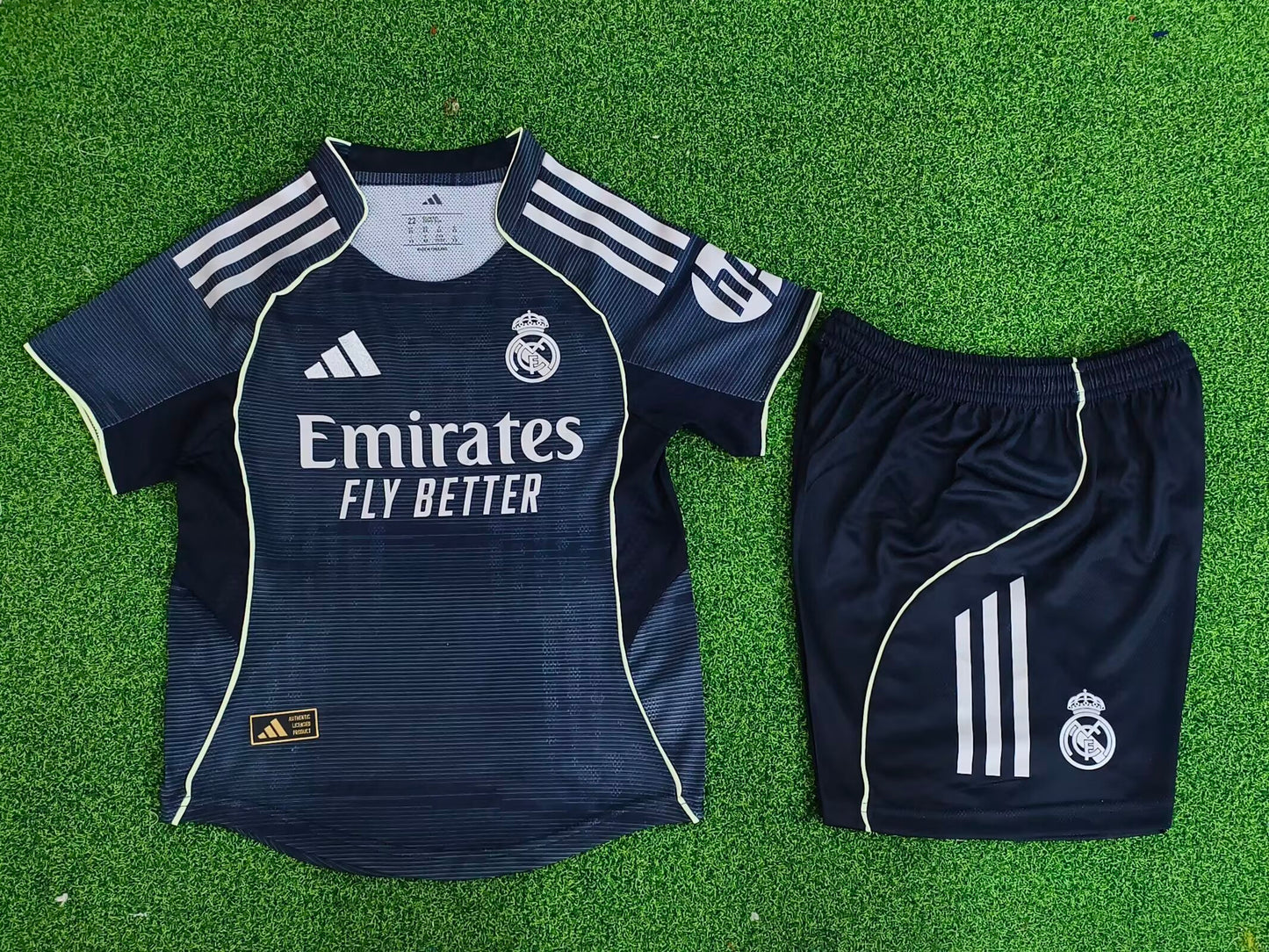 Maillot Kit Extérieur Real Madrid 2025/2026 Enfant